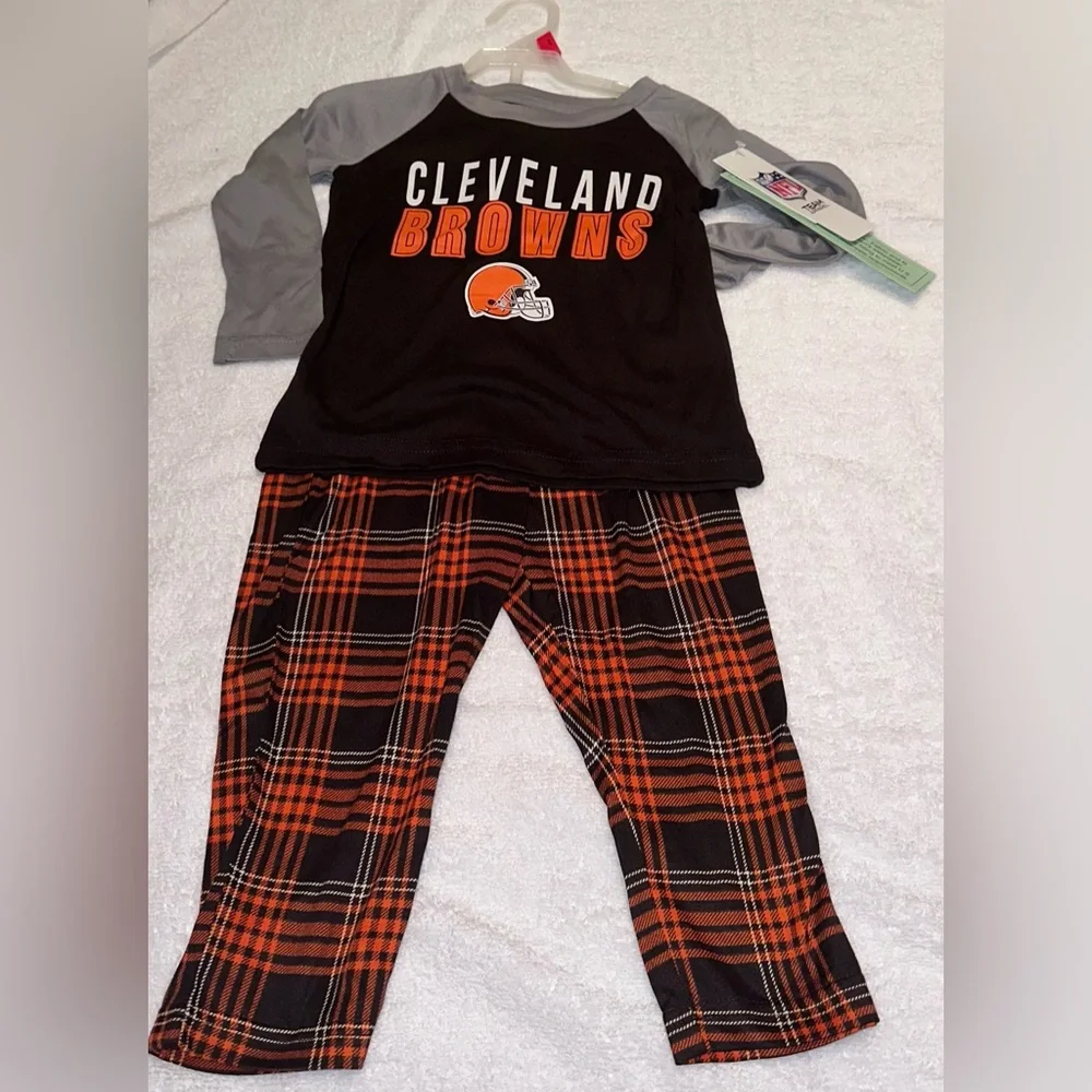 NWT NFL Kids Cleveland Browns 2 piece set pajamas. Size 2T
